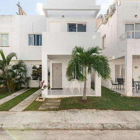 Micro Studio Perfect For Backpackers, Couples, 3 Min Drive To Playa El Nino Cancun Dış mekan fotoğraf